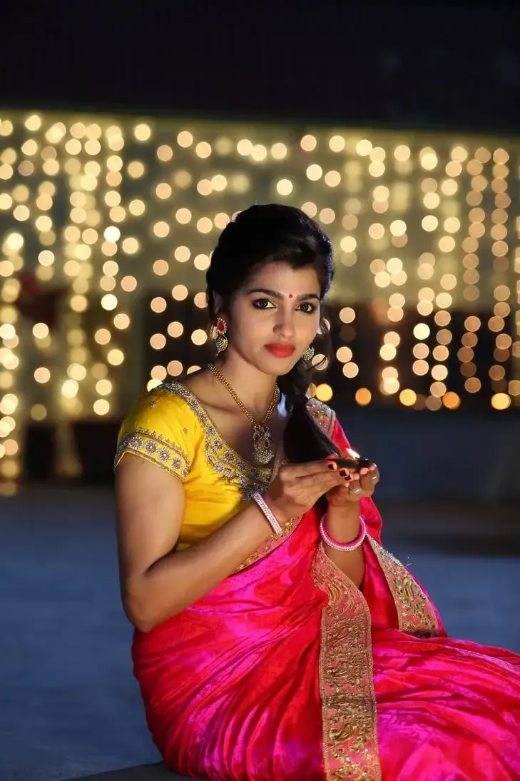 Actress Sai Dhansika Long Hair Images In White Saree